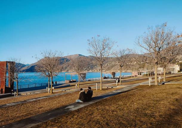 Momenti romantici sul lungolago a Luino