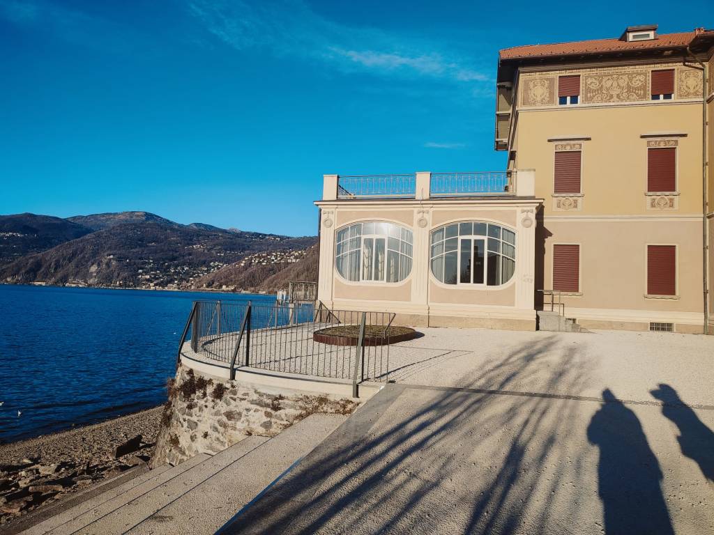 Momenti romantici sul lungolago a Luino