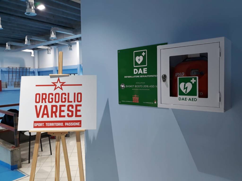 orgoglio Varese regala un defibrillatore alla palestra della scuola Pellico