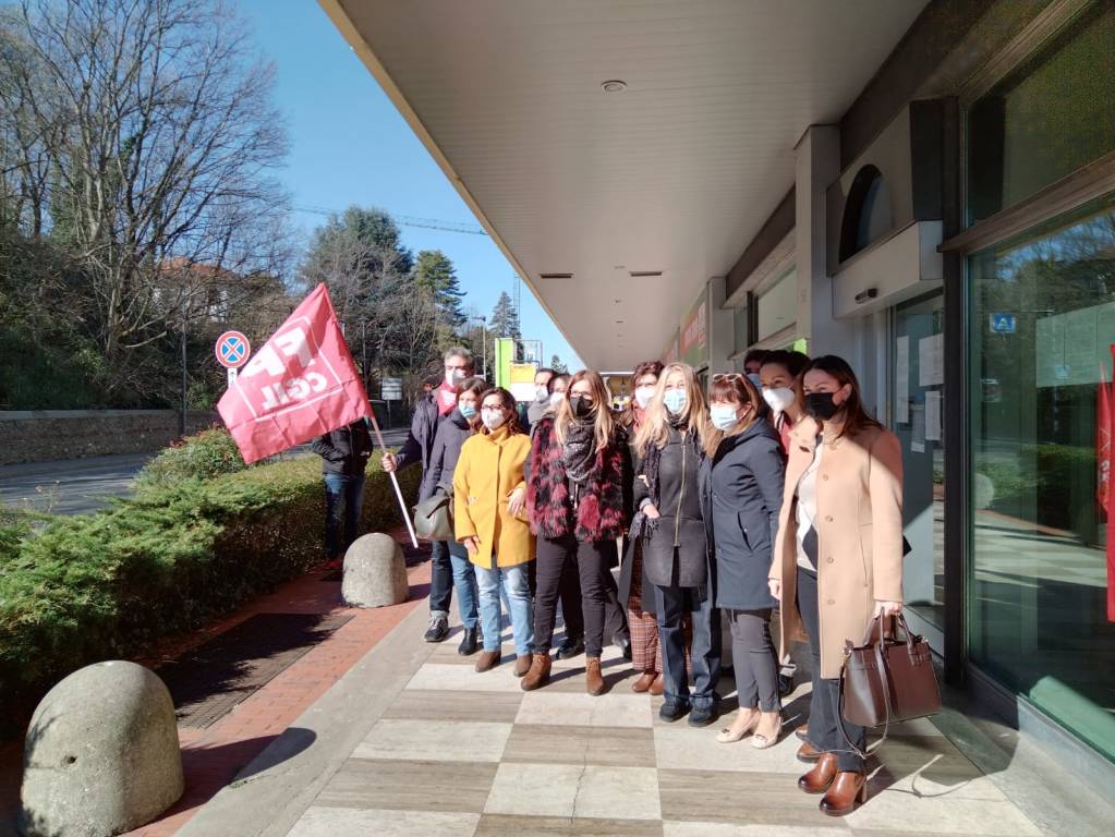 Presidio di protesta all'Ispettorato del lavoro di sindacati e lavoratori