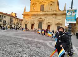 Presidio pacifista in piazza a Saronno per dire "No alla guerra in Ucraina"