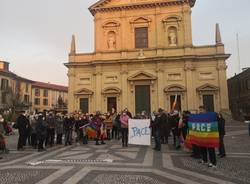 Presidio pacifista in piazza a Saronno per dire "No alla guerra in Ucraina"