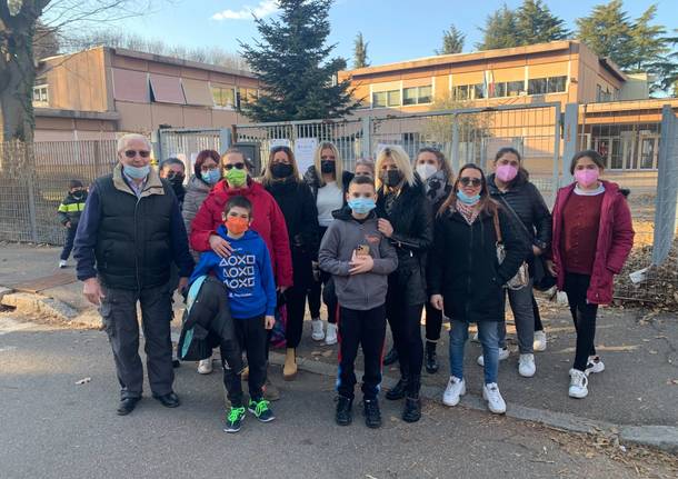 protesta genitori scuola media sant'anna busto arsizio