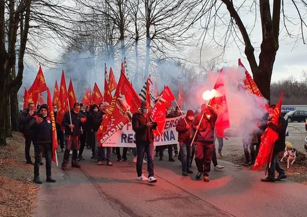 sciopero lavoratori emerson a rescaldina