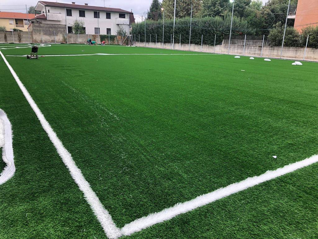 Terminati i lavori per il nuovo campo in sintetico in via Schuster a Rescaldina