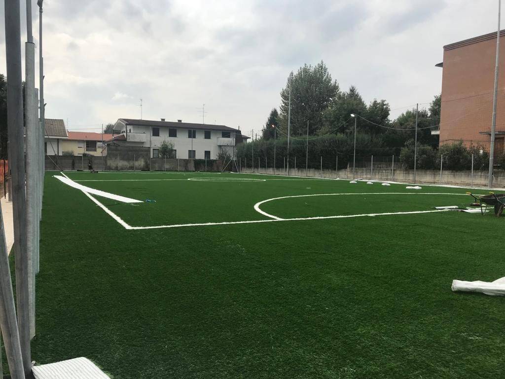 Terminati i lavori per il nuovo campo in sintetico in via Schuster a Rescaldina