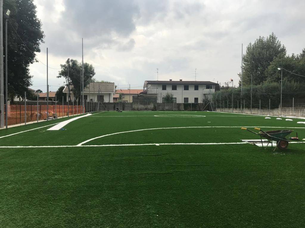 Terminati i lavori per il nuovo campo in sintetico in via Schuster a Rescaldina