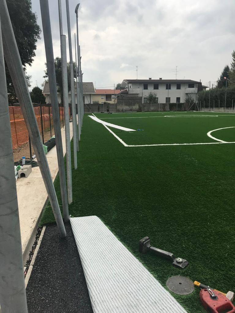 Terminati i lavori per il nuovo campo in sintetico in via Schuster a Rescaldina