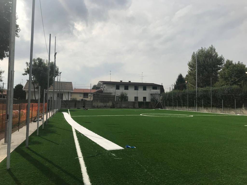 Terminati i lavori per il nuovo campo in sintetico in via Schuster a Rescaldina