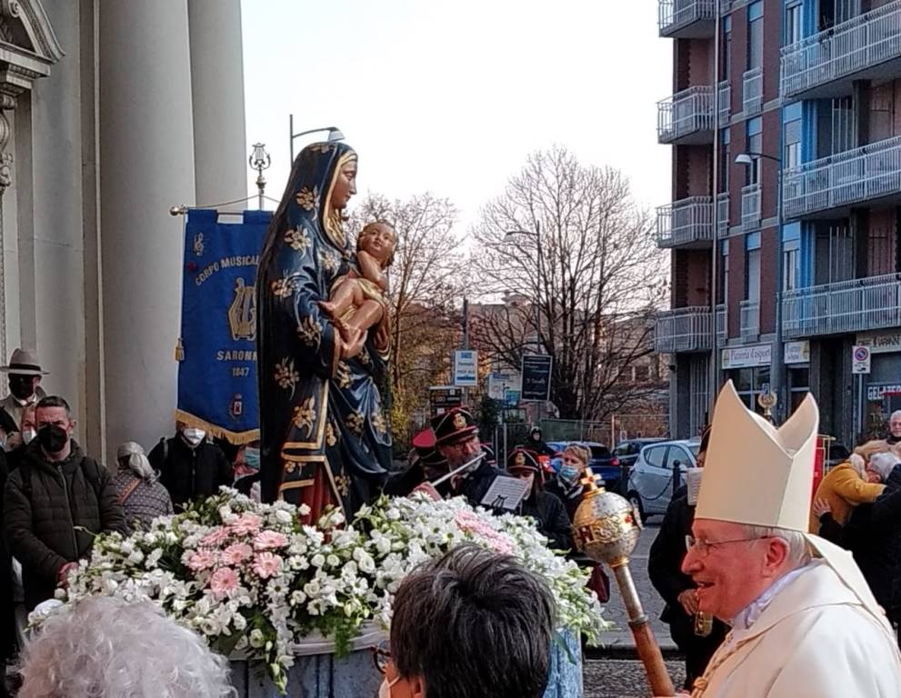 A Saronno si rinnova la tradizione: in tantissimi in processione per la 445^ Festa del Voto