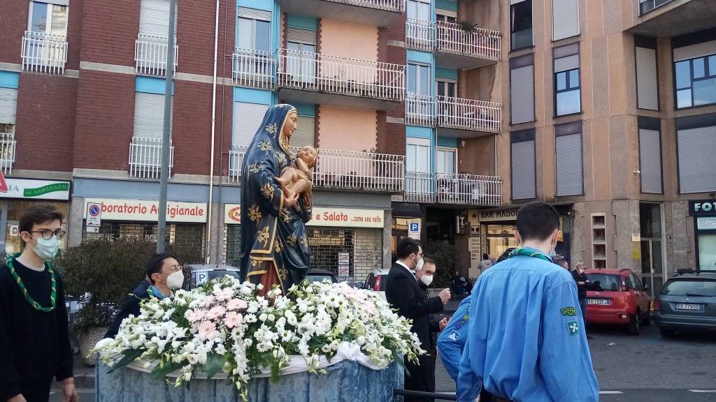 A Saronno si rinnova la tradizione: in tantissimi in processione per la 445^ Festa del Voto