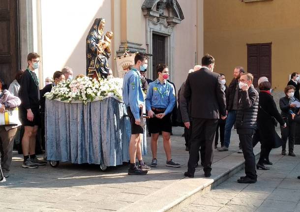 A Saronno si rinnova la tradizione: in tantissimi in processione per la 445^ Festa del Voto