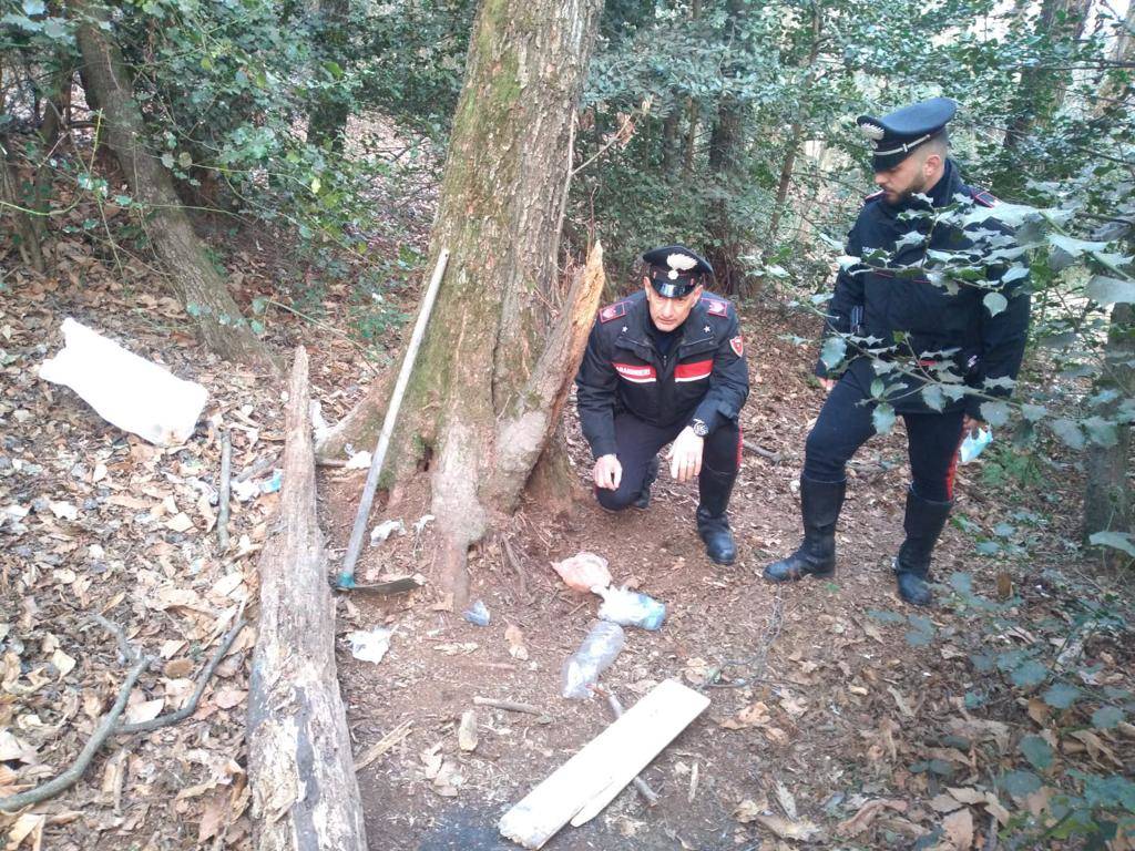 Arrestati tre spacciatori accampati nei boschi di Brovello Carpugnino