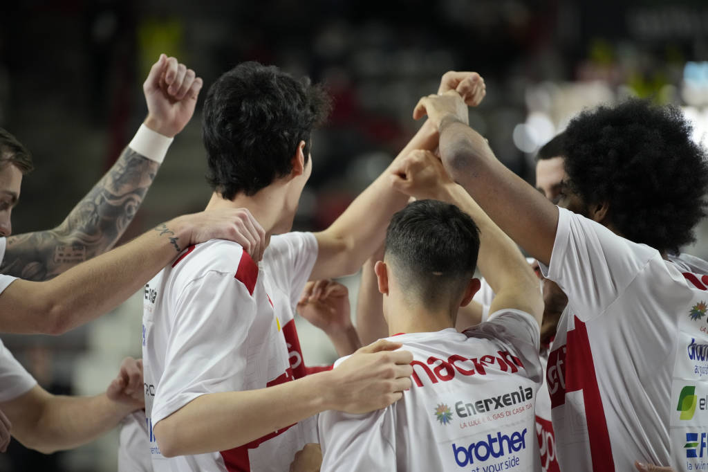 Openjobmetis Varese - Carpegna Prosciutto Pesaro 76-87