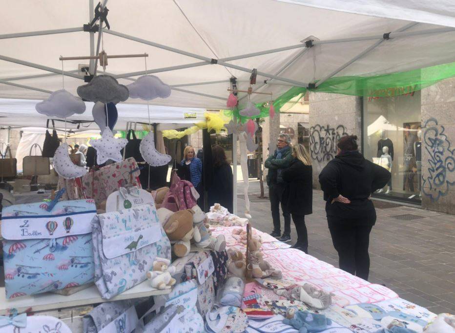 Contrada Sant'Ambrogio - Il mercatino in centro a Legnano
