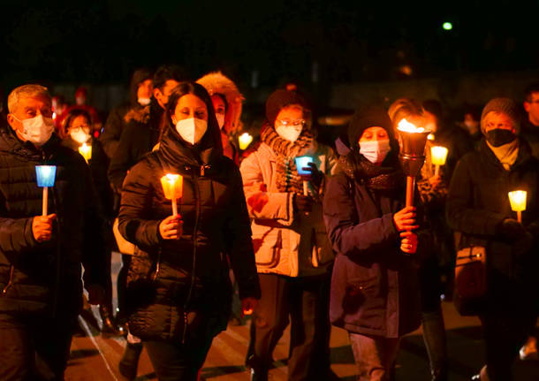 fiaccolata in ricordo di daniele a schianno