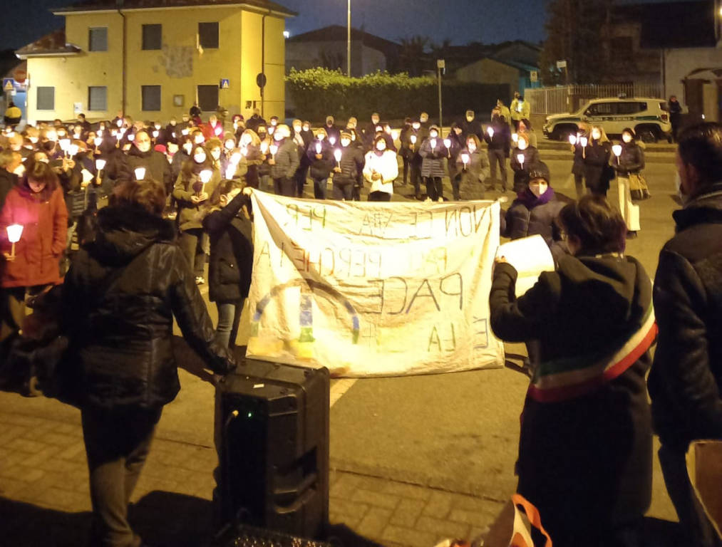 Fiaccolata per la pace in Ucraina a Dairago