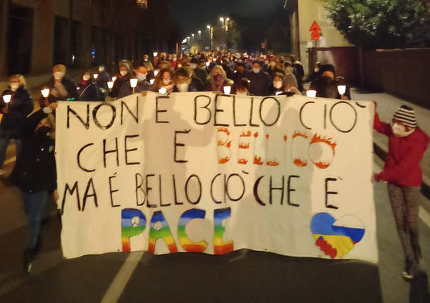 Fiaccolata per la pace in Ucraina a Dairago