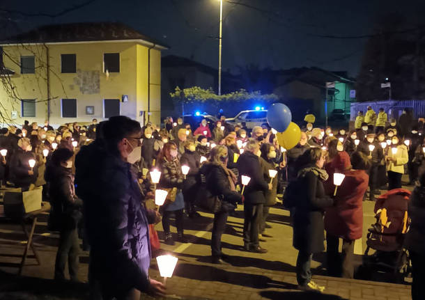 Fiaccolta per la pace in Ucraina a Dairago