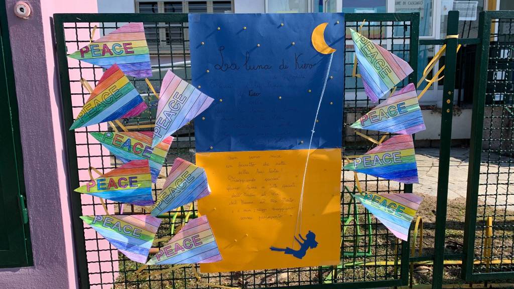 I messaggi di pace dei bambini della scuola elementare di Morosolo