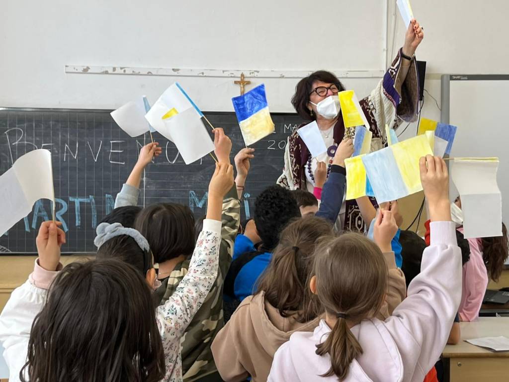 I primi due bimbi ucraini in fuga dalla guerra entrano nelle scuole di varese