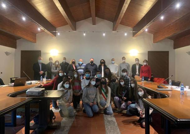 I ragazzi di Casciago ospiti del consiglio comunale: tante idee e progetti per migliorare il paese