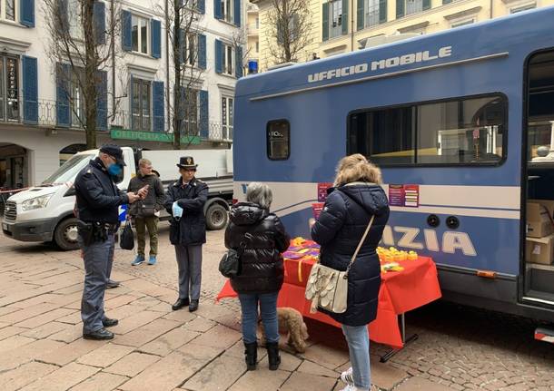 Il camper della Polizia a Varese per la giornata della Donna