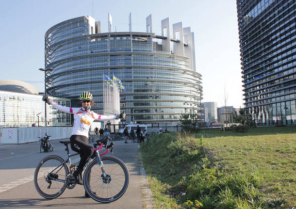 In bici da Stoccolma a Milano, Paola Gianotti fa tappa a Saronno