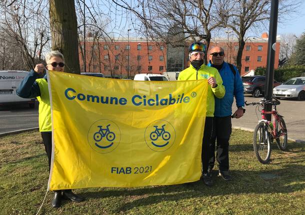 In bici da Stoccolma a Milano, Paola Gianotti fa tappa a Saronno