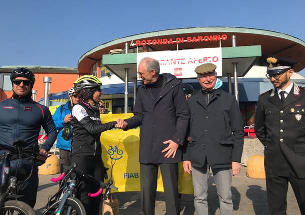 In bici da Stoccolma a Milano, Paola Gianotti fa tappa a Saronno