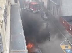 incendio auto vigili del fuoco busto arsizio
