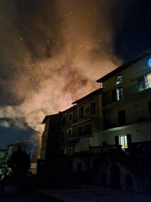 Incendio Cadegliano Viconago 27/03