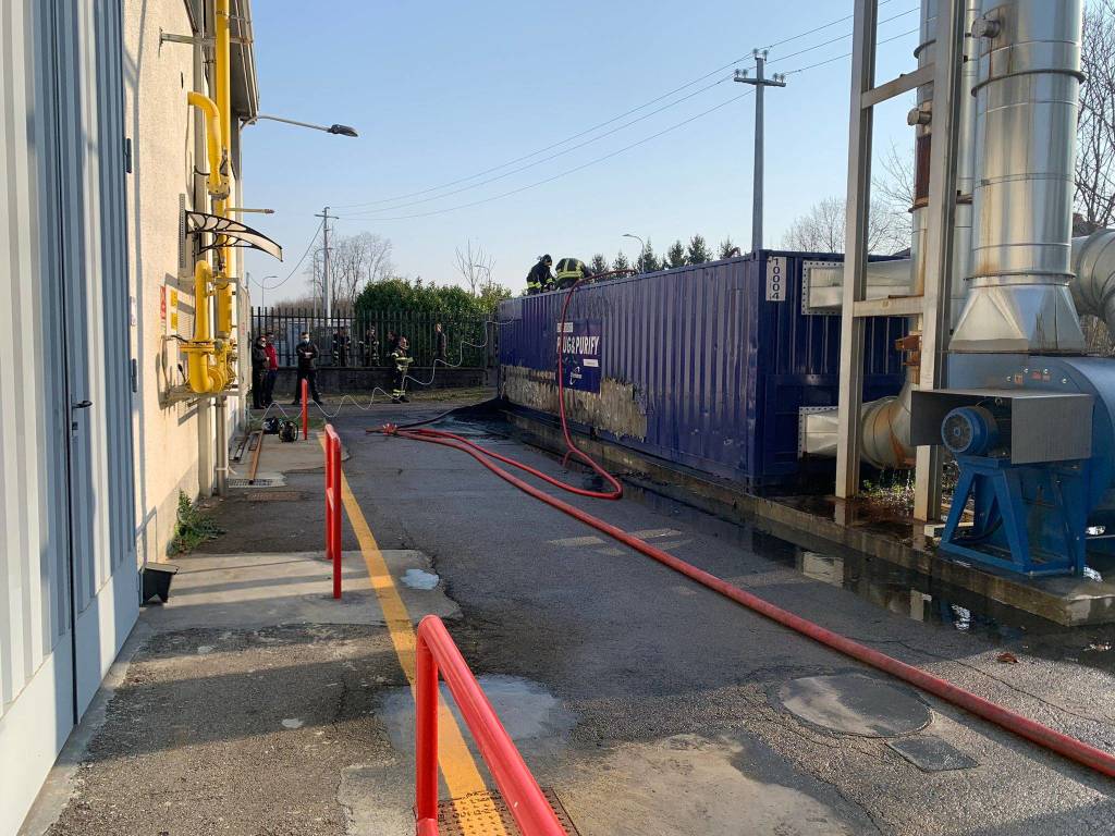 Incendio in una azienda di Gallarate