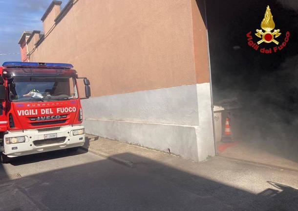 incendio in una falegnameria di Busto Arsizio