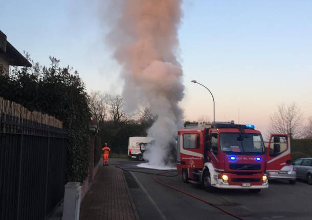 incendio spazzatrice marcallo con casone