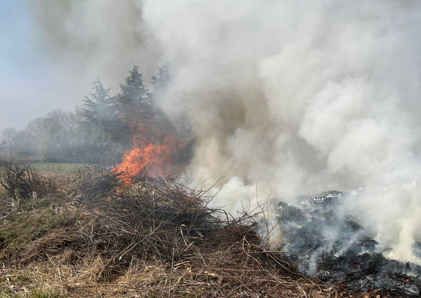 incendio sterpaglie busto garolfo