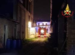 incendio tintoria busto arsizio vigili del fuoco notte