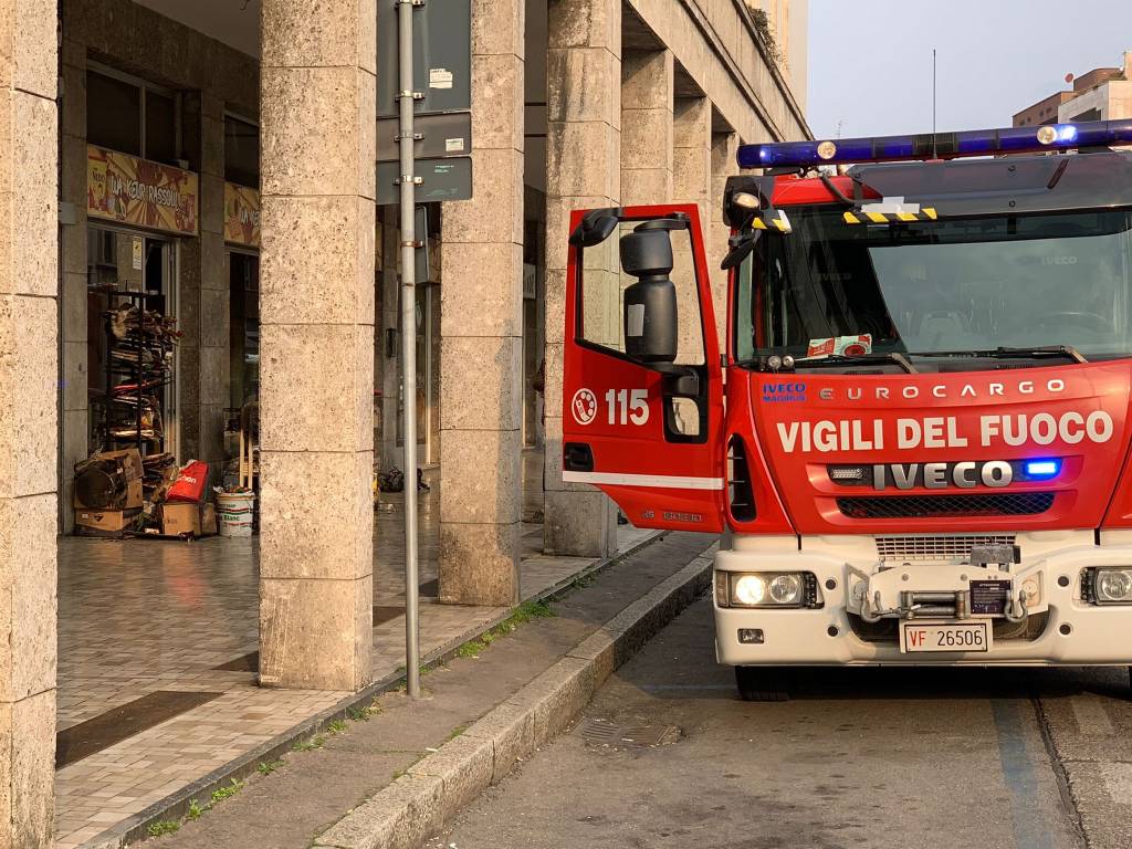 Incendio viale Milano Gallarate 