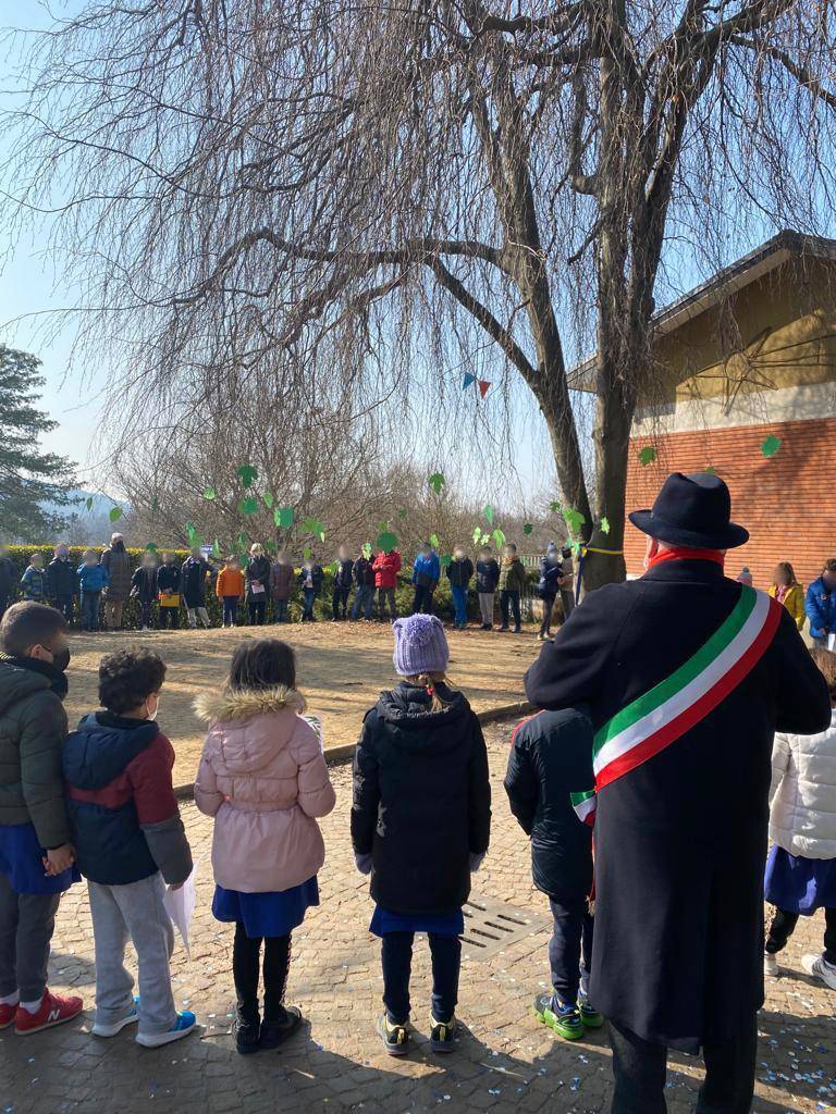 L'albero dei giusti alla primaria di cazzago brabbia
