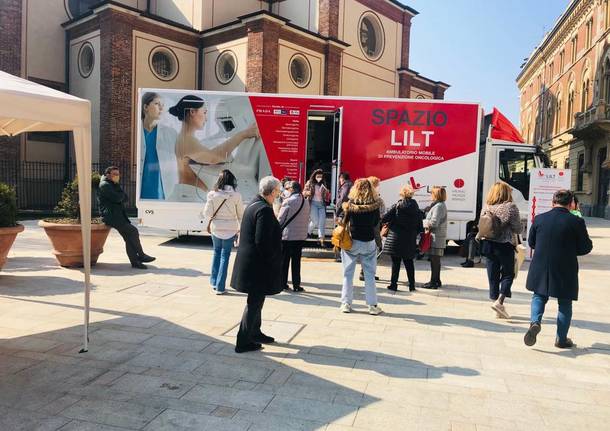 L’unità mobile della LILT in piazza San Magno a Legnano