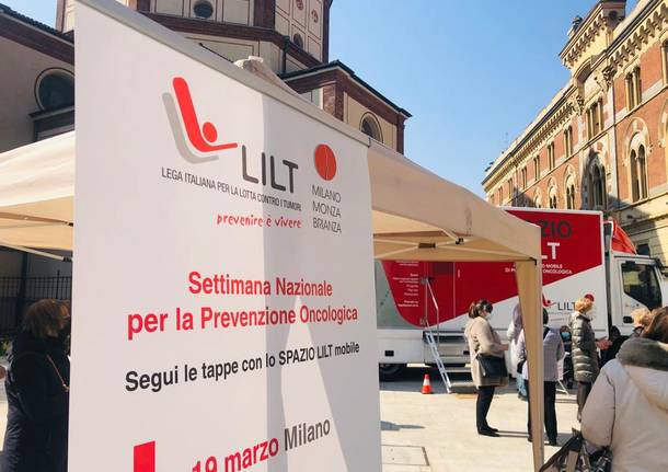 L’unità mobile della LILT in piazza San Magno a Legnano