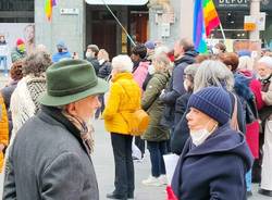 La manifestazione contro la guerra in Ucraina a Varese