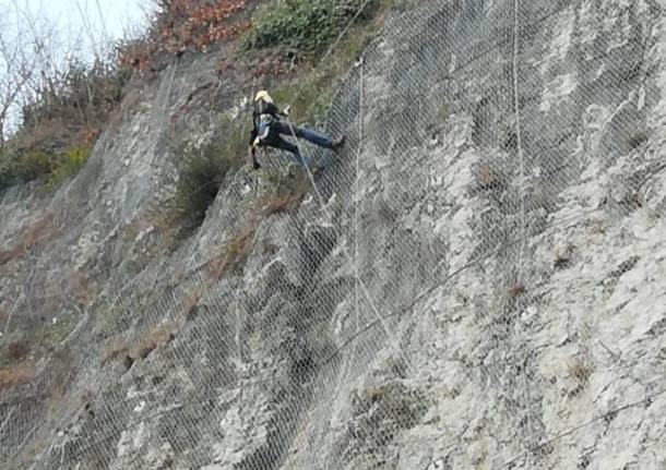 Lavori alla parete rocciosa dell'Eremo di Santa Caterina del Sasso 