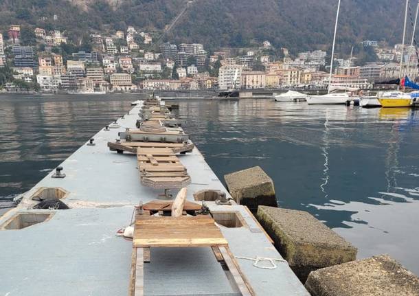 lavori di ripristino del porto danneggiato dal maltempo