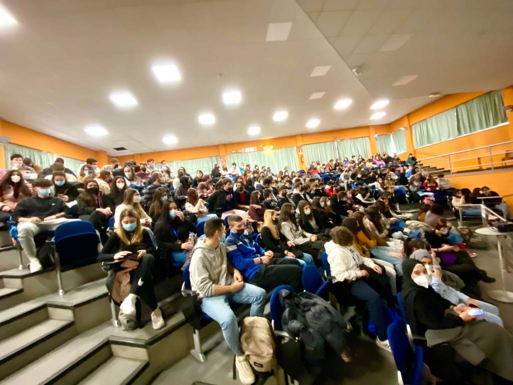 Lo scrittore Marco Balzano in visita all'Istituto Tecnico “Gino Zappa” di Saronno