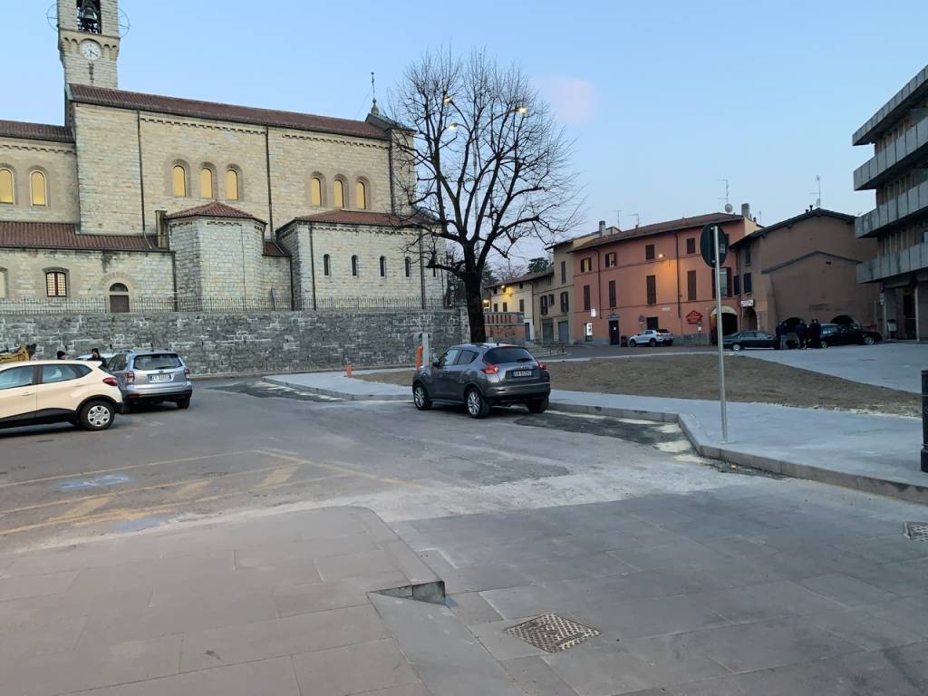 Piazza Biroldi di nuovo libera