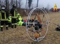 Precipita a Vergiate un parapendio a motore