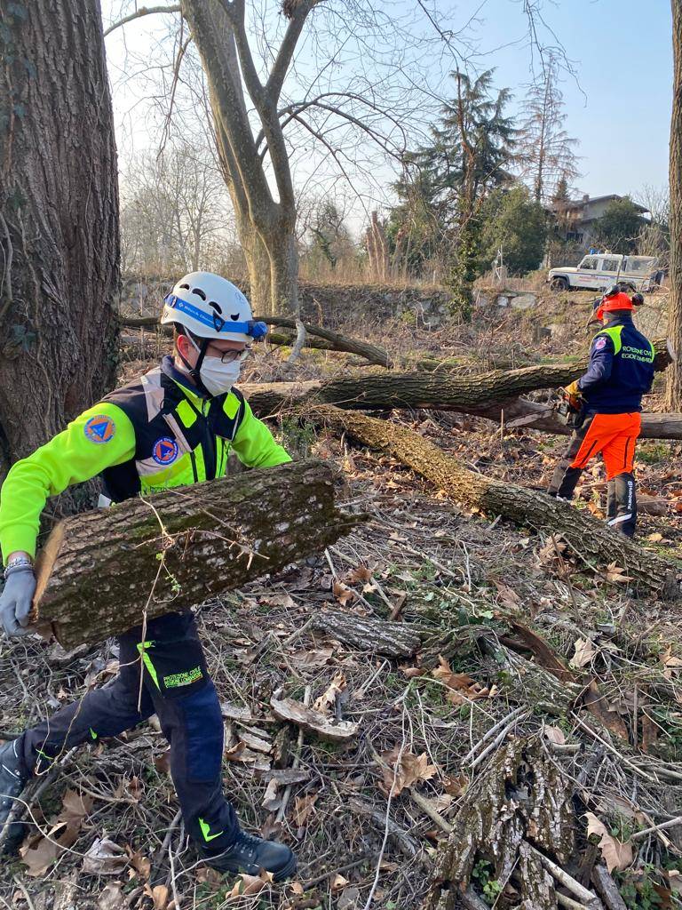 Protezione civile di Legnano all'opera al Parco dei Mulini