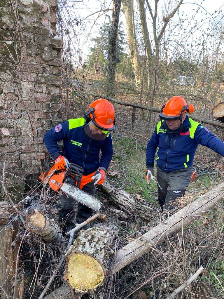 Protezione civile di Legnano all'opera al Parco dei Mulini