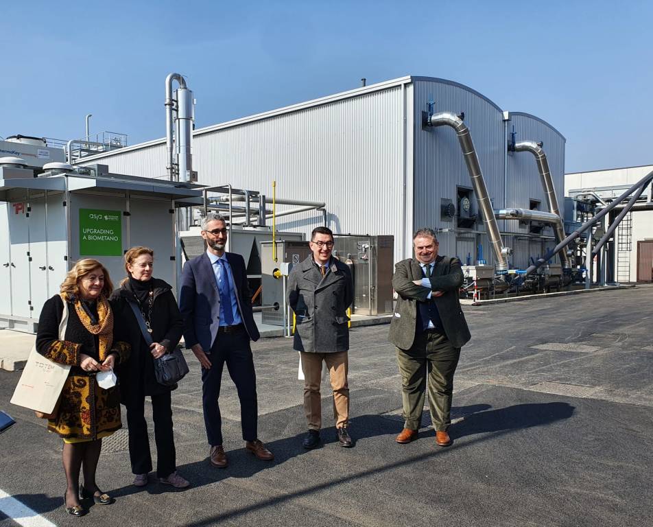 Taglio del nastro per il nuovo impianto per la produzione di biometano a Legnano